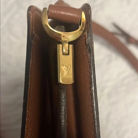 She’s Turning 30! Vintage 1996 Louis Vuitton Courcelles Monogram Crossbody Bag - Picture 2 of 11